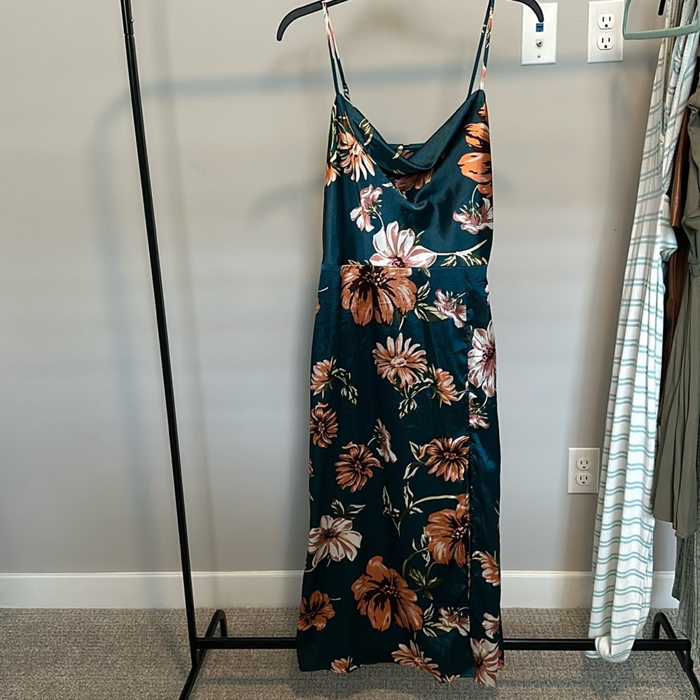 Emerald green w/ flower detail strapless midi dress with side slit. Medium.